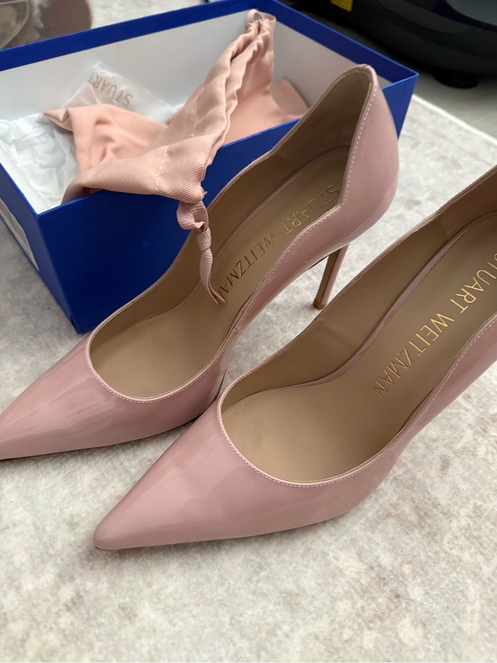 Stuart Weitzman Stuart 100 Scallop Pump